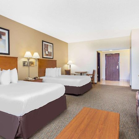 Days Inn By Wyndham Phenix City Near Fort Moore Exterior foto