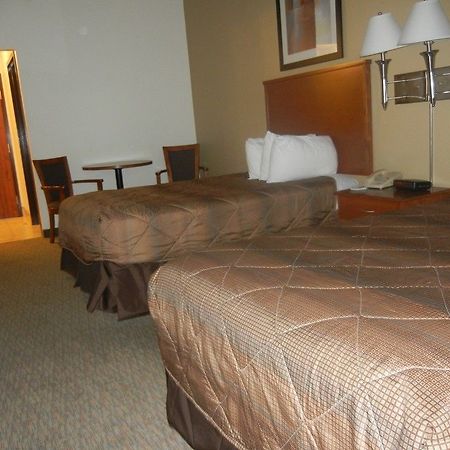 Days Inn By Wyndham Phenix City Near Fort Moore Exterior foto