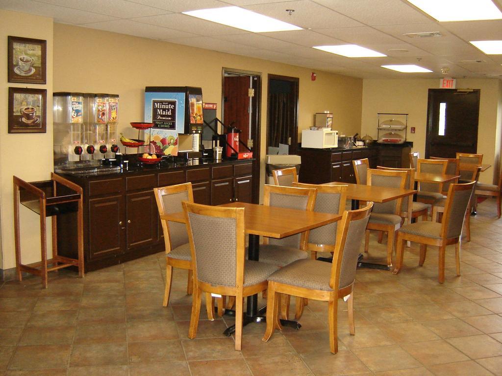 Days Inn By Wyndham Phenix City Near Fort Moore Exterior foto