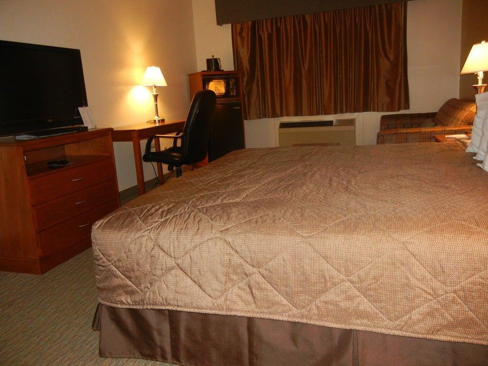 Days Inn By Wyndham Phenix City Near Fort Moore Exterior foto