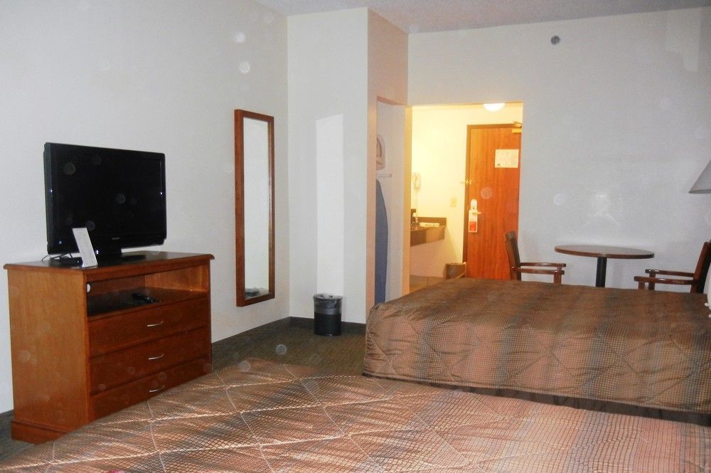 Days Inn By Wyndham Phenix City Near Fort Moore Exterior foto