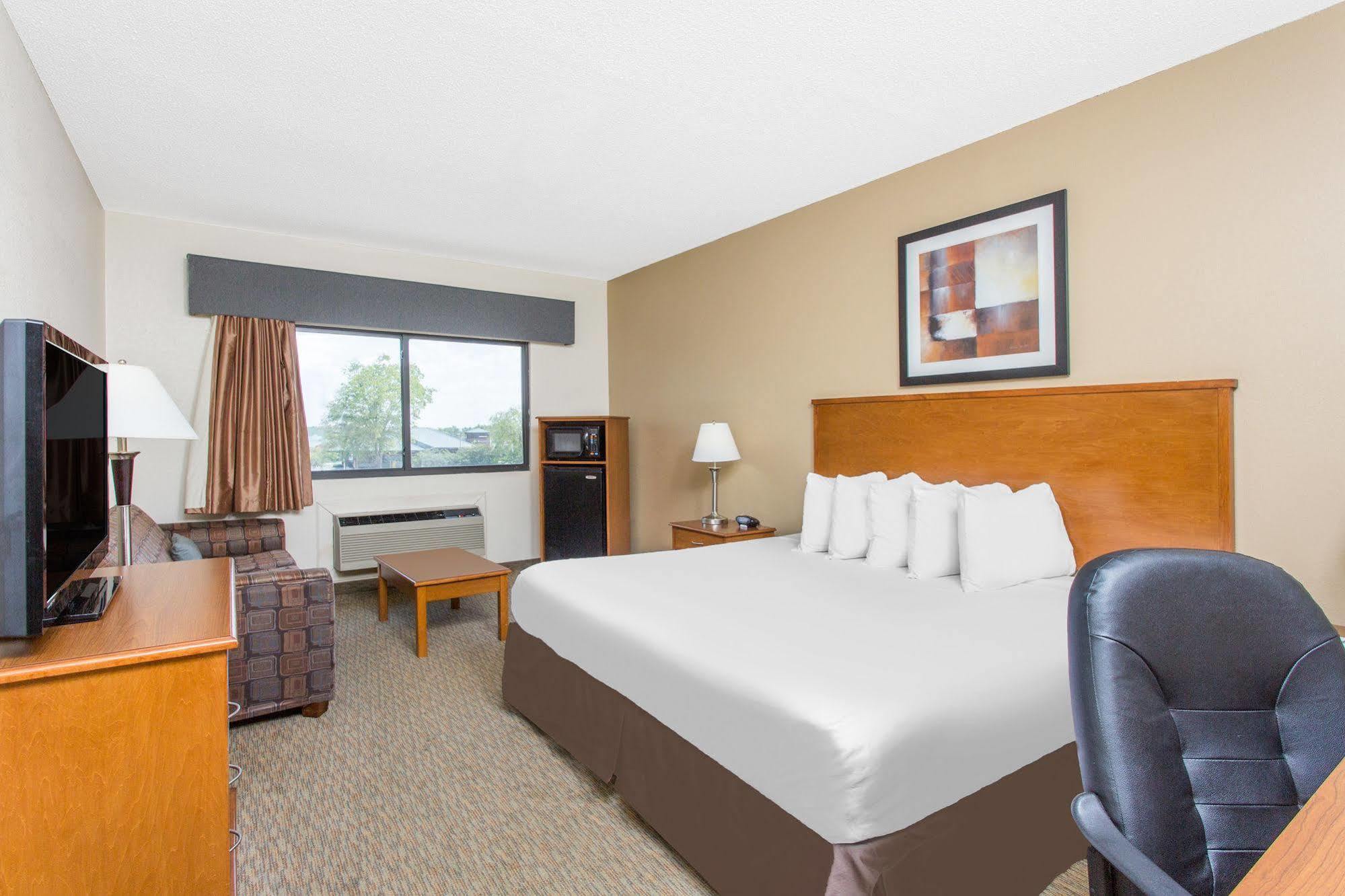 Days Inn By Wyndham Phenix City Near Fort Moore Exterior foto