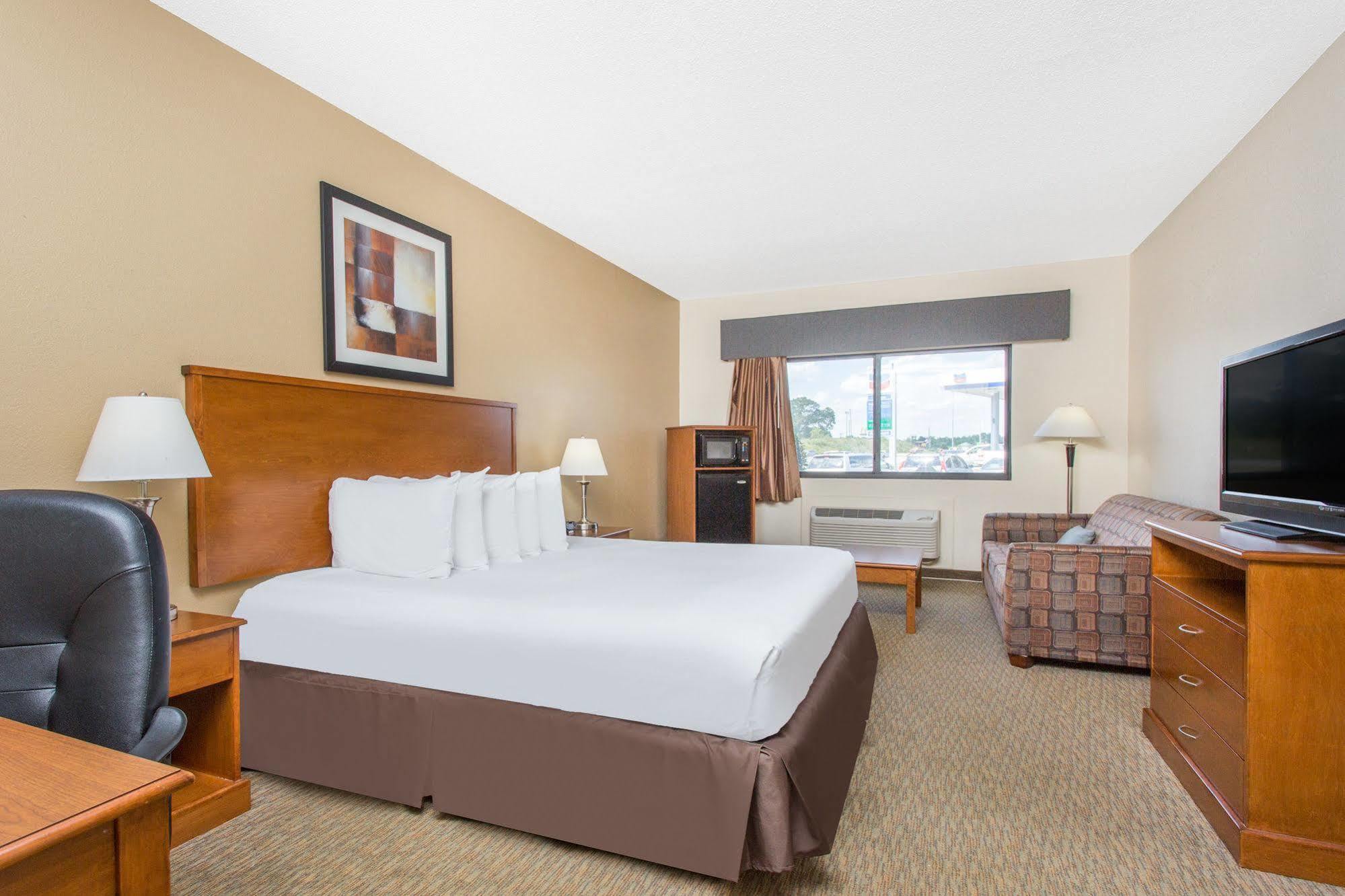 Days Inn By Wyndham Phenix City Near Fort Moore Exterior foto